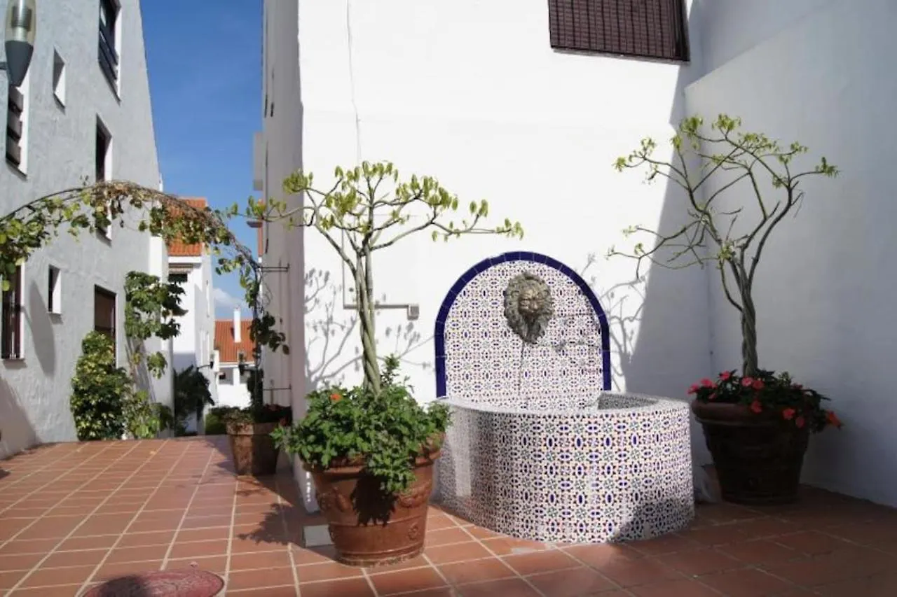 La Buena Vida Duplex: Stylish Retreat with Pool Access Near Puerto Banus Apartment Marbella