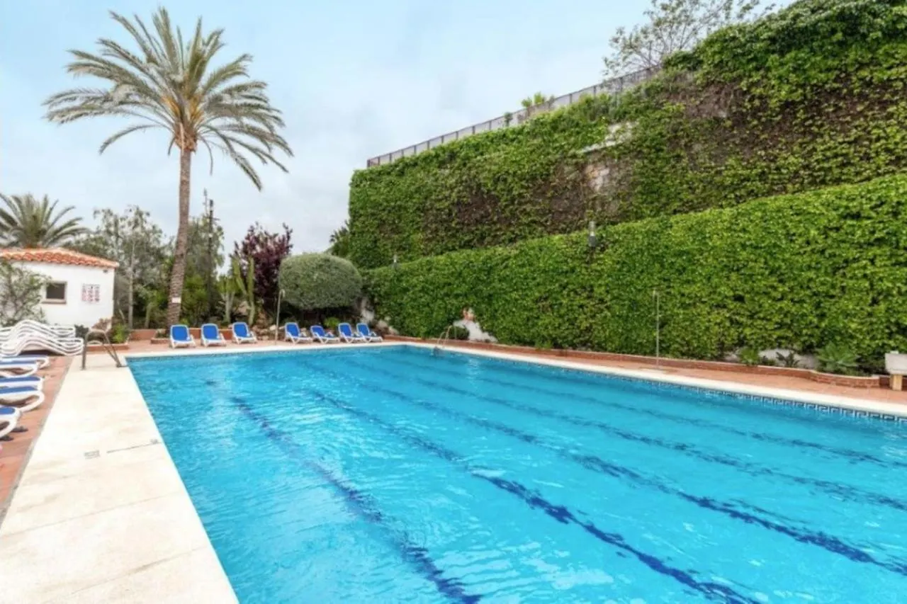 La Buena Vida Duplex: Stylish Retreat with Pool Access Near Puerto Banus Apartment Marbella