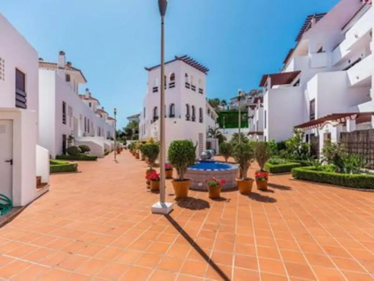 La Buena Vida Duplex: Stylish Retreat with Pool Access Near Puerto Banus Apartment Marbella