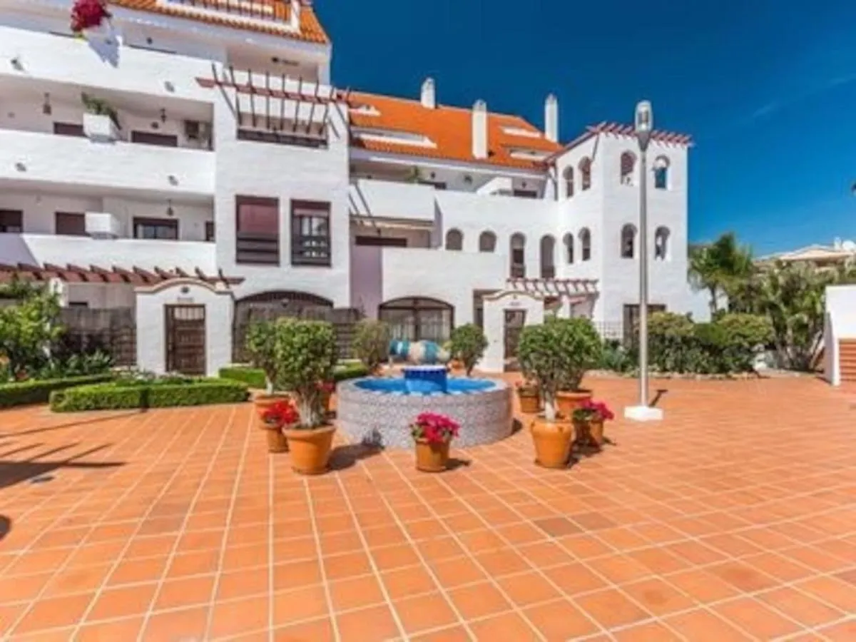 La Buena Vida Duplex: Stylish Retreat with Pool Access Near Puerto Banus Apartment Marbella