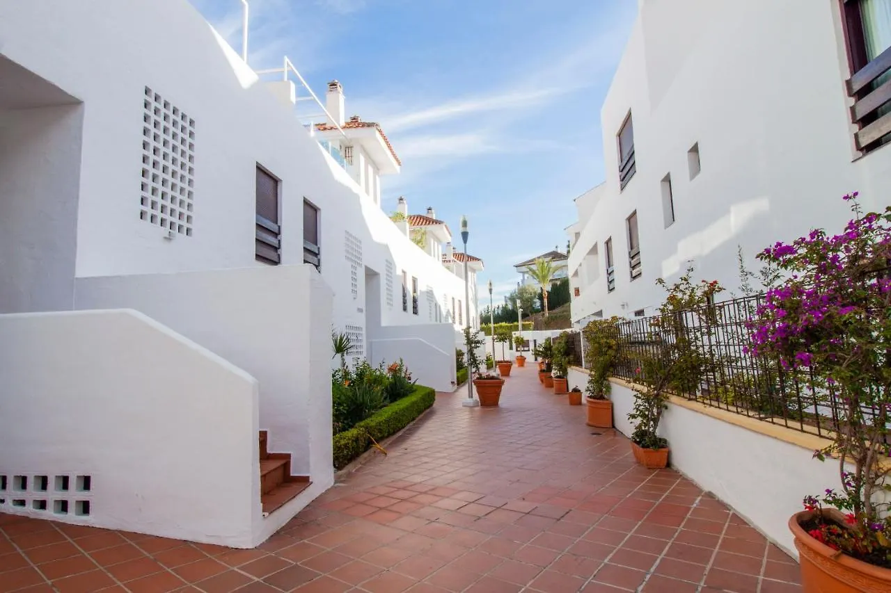 La Buena Vida Duplex: Stylish Retreat with Pool Access Near Puerto Banus Apartment Marbella