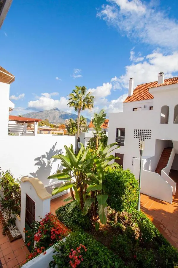 La Buena Vida Duplex: Stylish Retreat with Pool Access Near Puerto Banus Apartment Marbella 0*,