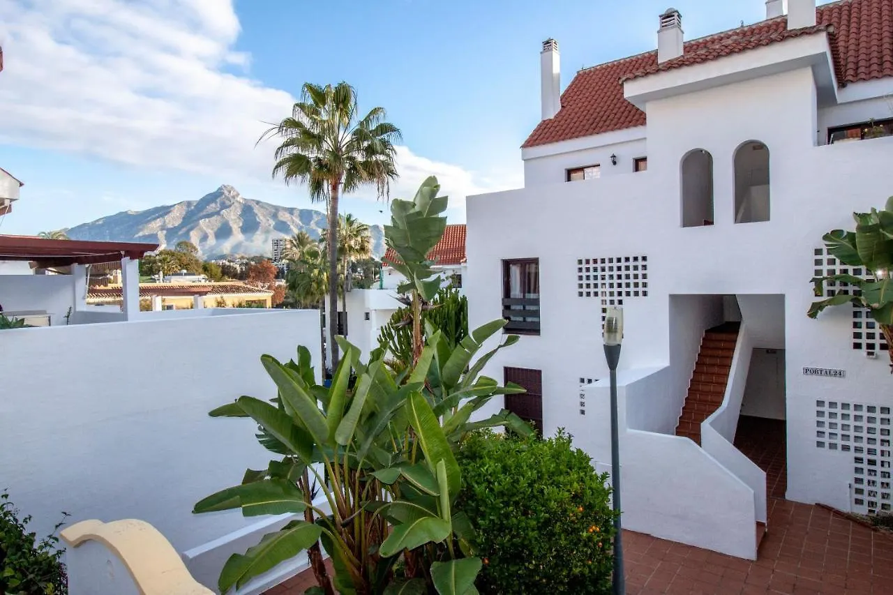 La Buena Vida Duplex: Stylish Retreat with Pool Access Near Puerto Banus Apartment Marbella 0*,