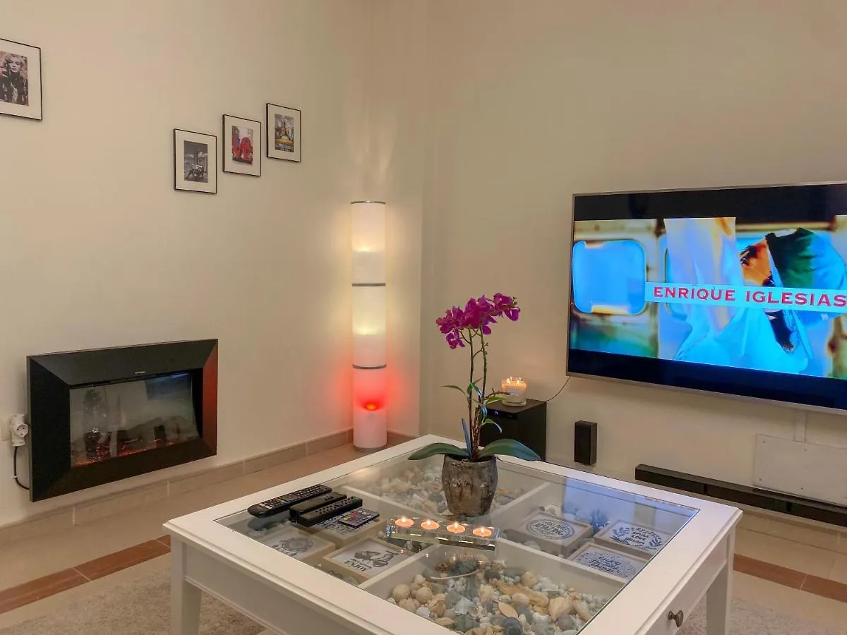 La Buena Vida Duplex: Stylish Retreat with Pool Access Near Puerto Banus Apartment Marbella